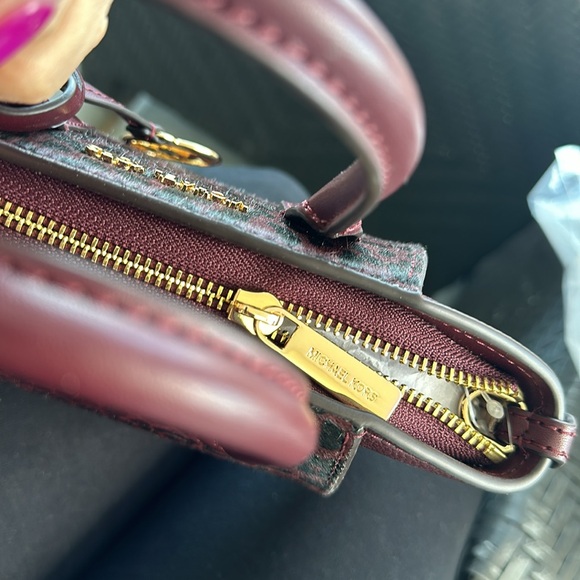 BRAND NEW LEATHER MICHAEL KORS EXTRA SMALL SATCHEL CROSSBODY MAROON COLOR! - Picture 8 of 17